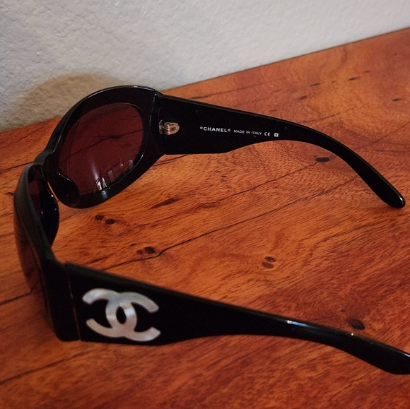 Authentic Chanel Black Wrap Sunglasses with Mother of Pearl CC detail at temples - Picture 3 of 14